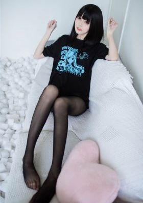 两女一指